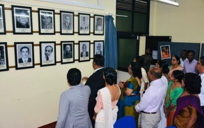 Unveiling photographs of the former Directors of the Institute of Indigenous Medicine